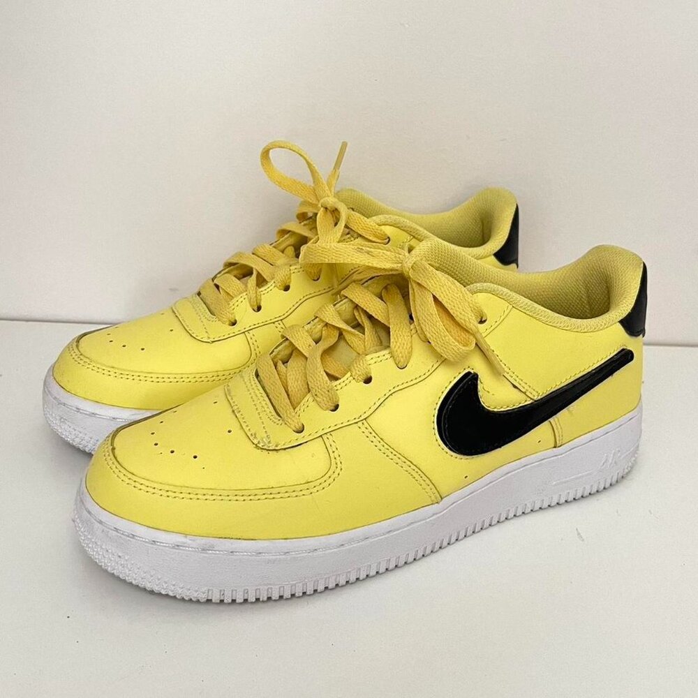 yellow air force 1's